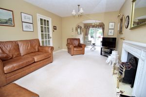 Living/Diner- click for photo gallery